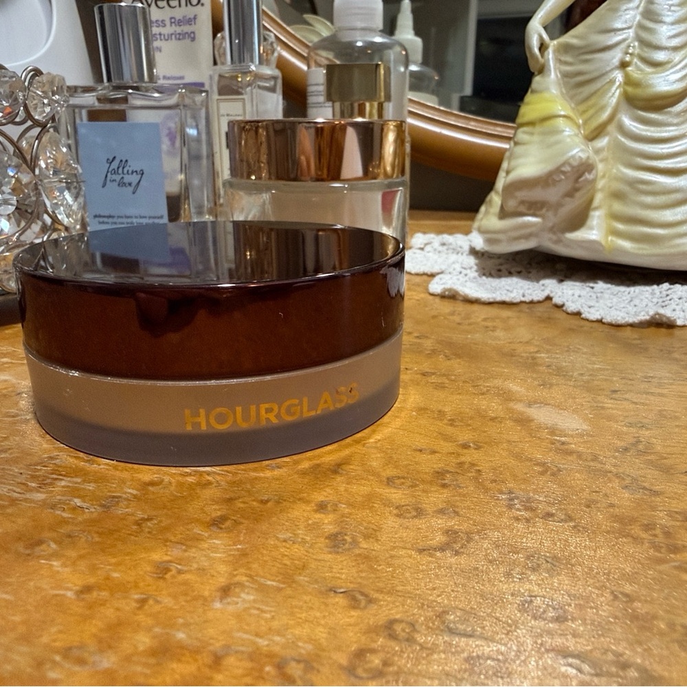 Hourglass Elegant Brown and Gold Accent